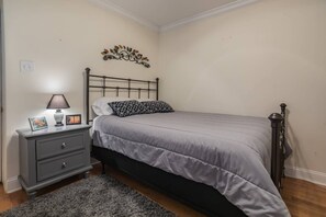 2 bedrooms, desk, iron/ironing board, WiFi