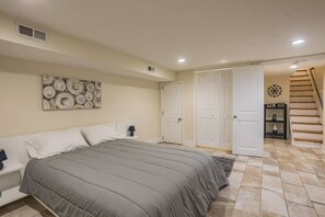 2 makuuhuonetta, työpöytä, silitysrauta/-lauta, Wi-Fi