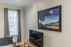 TV, Netflix, streaming services