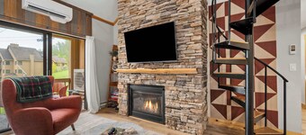 SnowPine Condo, Sleeps 8, A/C, Fireplace