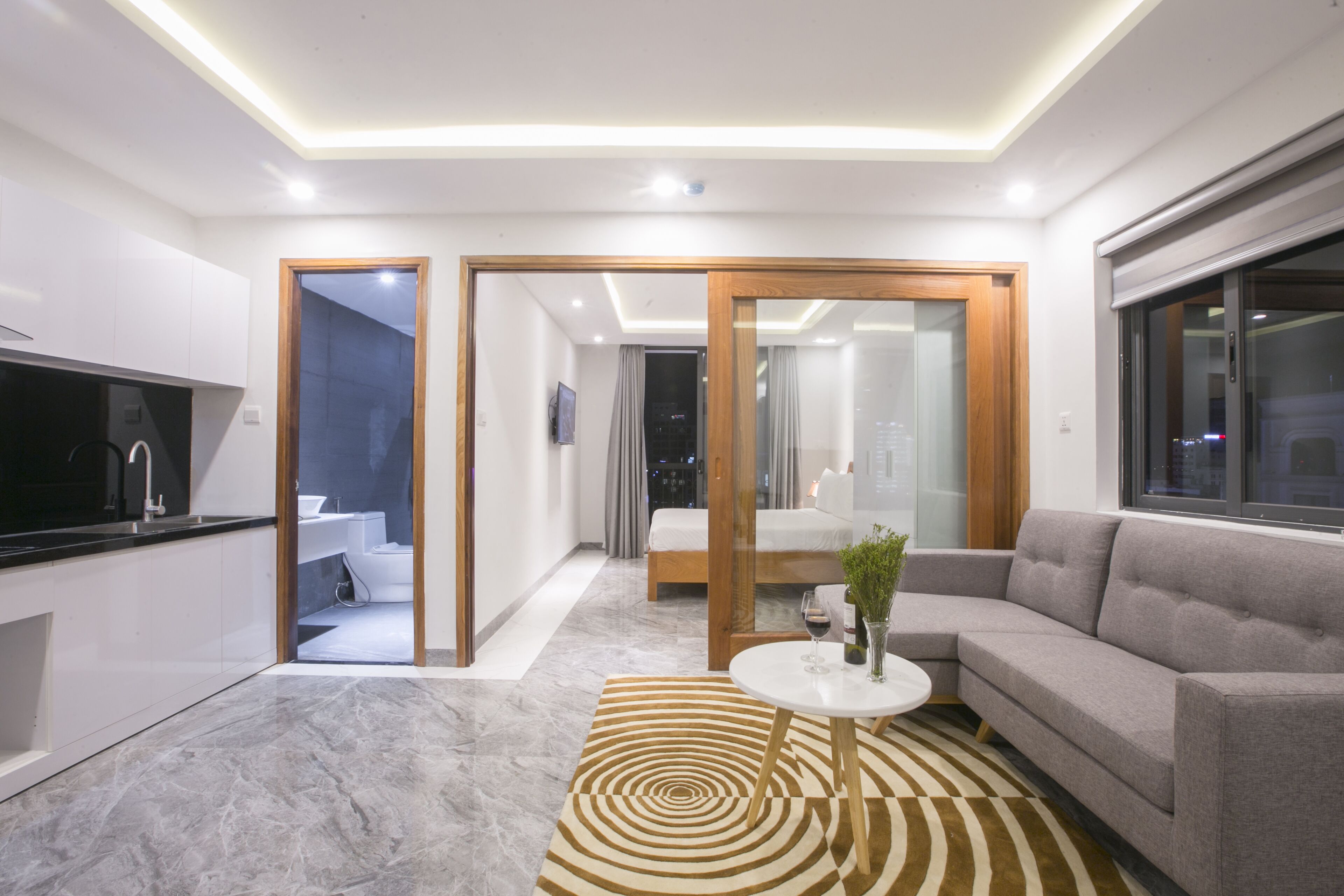 Kamar Double Deluks, balkon, pemandangan kota | Area keluarga | Televisi layar datar 29-inci dengan saluran TV kabel dan TV