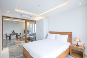 Literie de qualité supérieure, matelas mémoire de forme, minibar