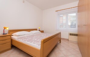 1 Schlafzimmer, Reisekinderbett, kostenloses WLAN, Bettwäsche
