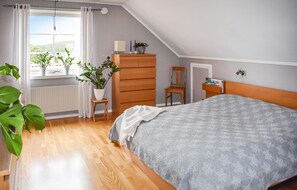 4 bedrooms, travel crib, free WiFi