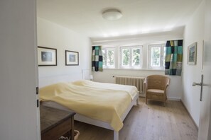 3 bedrooms, iron/ironing board, travel crib, free WiFi
