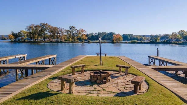 A lakeside deck with a fire pit, benches, and a wooden walkway. - 2/2 Condo on Lake Hamilton - Great Location! 10% discount on 7 night rental (Hot Springs)