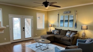 A living room with a sectional sofa, a coffee table, and two armchairs. There are two lamps, a ceiling fan, and artwork on the walls. - 2/2 Condo on Lake Hamilton - Great Location! 10% discount on 7 night rental (Hot Springs)
