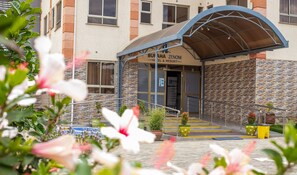 Interior entrance - Buraha Zenoni Hotel and Resort (Nakuru)