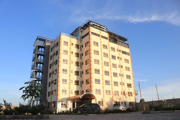 Vista frontal de la propiedad