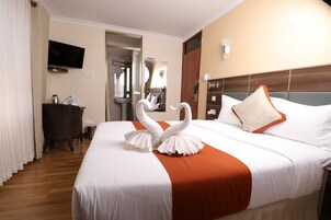 Muebles diferentes, cortinas blackout, wifi gratis y ropa de cama 