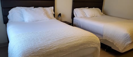 Double Room | Desk, laptop workspace, free WiFi, bed sheets