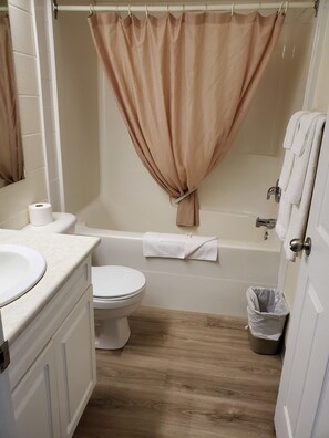 Single kitchenette Suite | Bathroom | Combined shower/tub, hair dryer, towels, soap - waintel studio-wainwright motel (Wainwright)