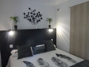 2 bedrooms, in-room safe, iron/ironing board, travel crib