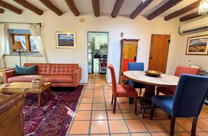 Televisión, chimenea, Netflix y libros 
