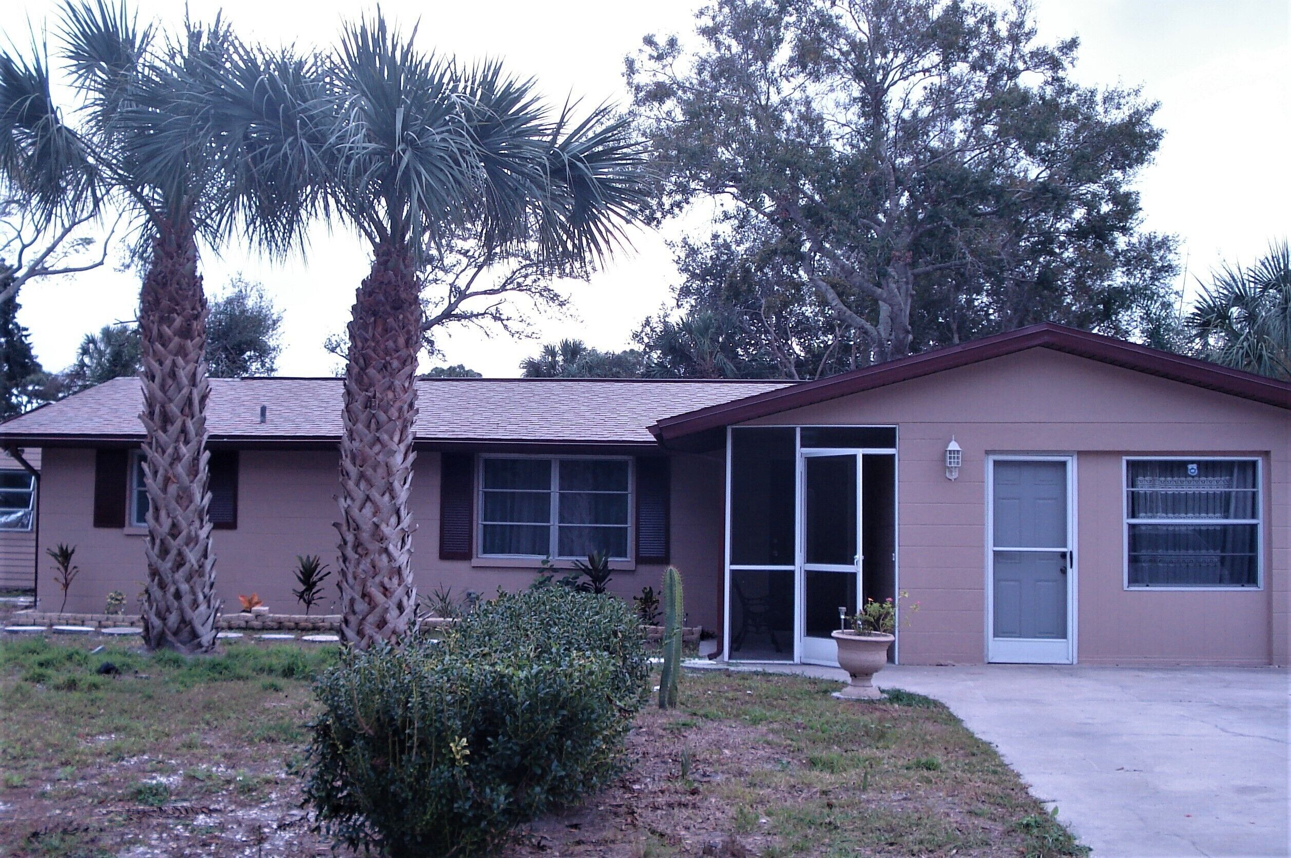 2 Beds 2 Baths Home With Swim Pool 2 Miles To Gulf Beaches