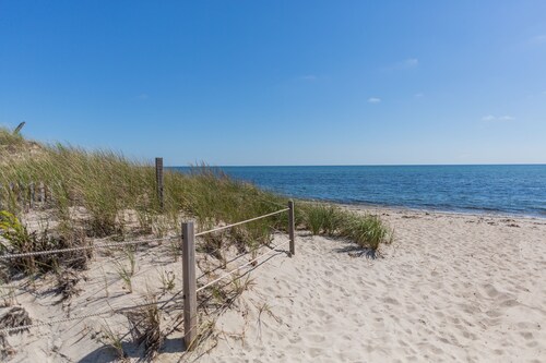 Cute Cottage on Bass River in West Dennis