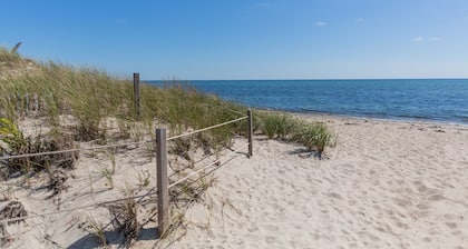 Cute Cottage on Bass River in West Dennis
