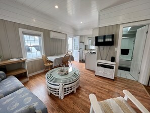 Smart TV, books, stereo