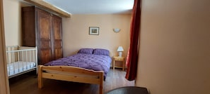 3 camere, ferro/asse da stiro, Wi-Fi gratuito, lenzuola