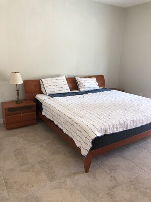 WiFi, bed sheets
