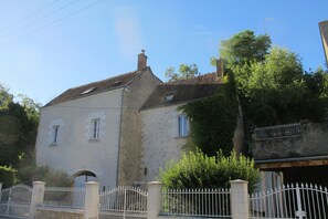 Exterior - The DOVE 2 bedroom house at our "Songbird Sanctuary" near Chateau Chenonceau (Civray-de-Touraine)