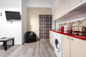 Leilighet – superior, 1 soverom, ikke-røyk, balkong | Eget kjøkken | Kjøleskap, mikrobølgeovn, kokeplater og brødrister