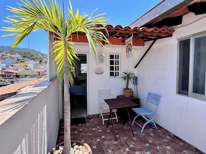 Outdoor dining - Peaceful Rooftop • Private Terrace • 3 min Beach (5 de Diciembre)