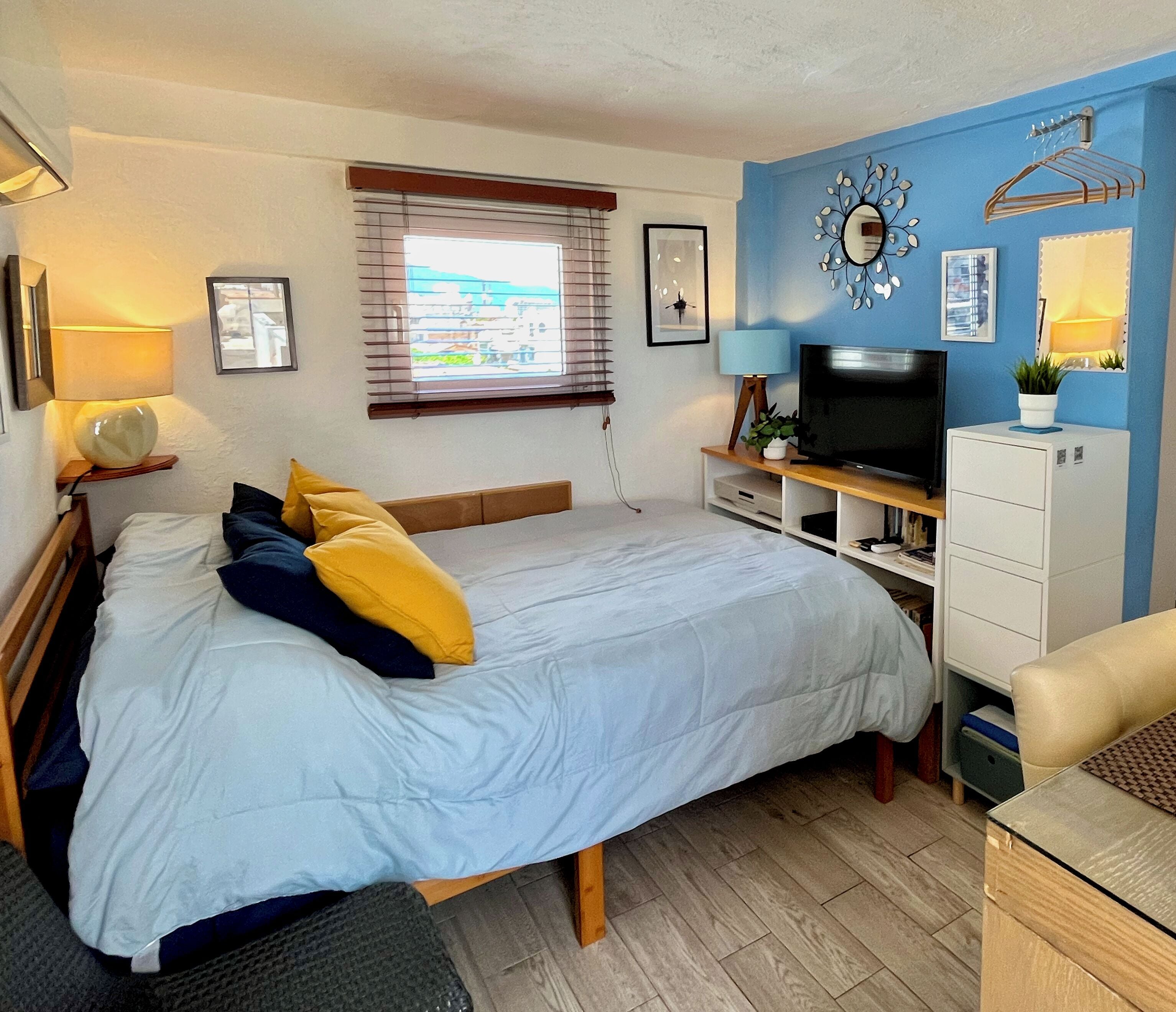 1 dormitorio, tabla de planchar con plancha, wifi gratis y ropa de cama