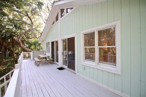 Outdoor dining - Edisto Beach Getaway!- Beach Walk! (Edisto Island)