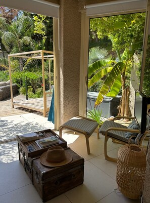 Interior - Comfortable apartment with 100m2 panoramic terrace facing the sea (Rayol-Canadel-sur-Mer)