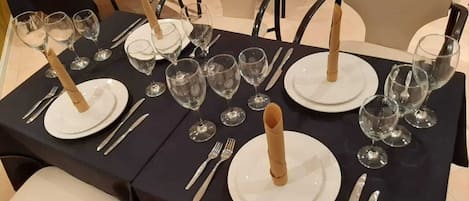 Breakfast, lunch, dinner served; local and international cuisine