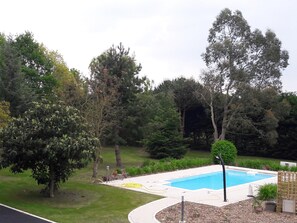 Alberca al aire libre y alberca climatizada