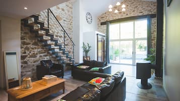 المنشأة من الداخل