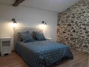 3 bedrooms, iron/ironing board, free WiFi - Exceptional house with heated pool - 8 people (Saint-Georges-de-Pointindoux)