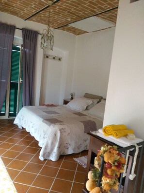1 bedroom, soundproofing, iron/ironing board, bed sheets