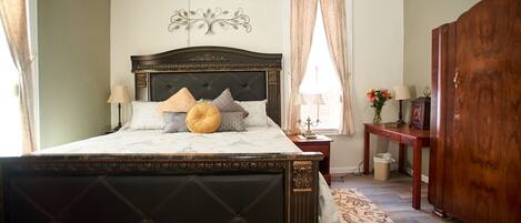 4 bedrooms, desk, iron/ironing board, free WiFi