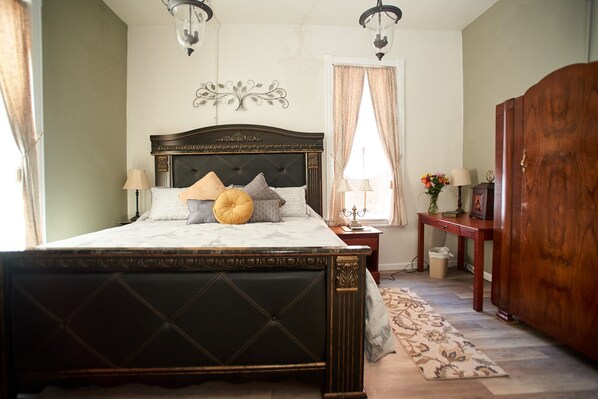 4 bedrooms, desk, iron/ironing board, free WiFi