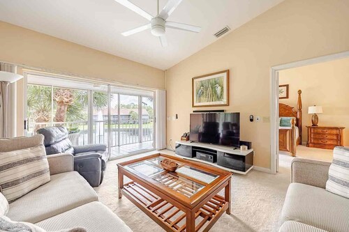 Resort-style condo - close to great beaches and downtown Naples.