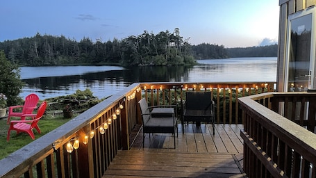 Terrace/patio. Floras Lake Getaway - charming apartment with view of Lake with Kayaks, SUPs