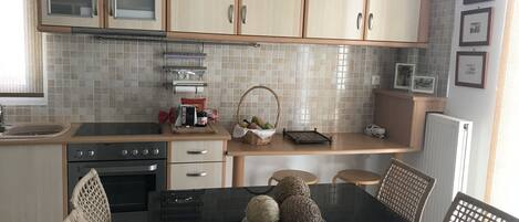 Frigorifero, microonde, forno, lavastoviglie