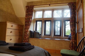 2 bedrooms, iron/ironing board, travel cot, free WiFi - Unique 19th century historic, 2 bedroom apartment. (Rothbury)