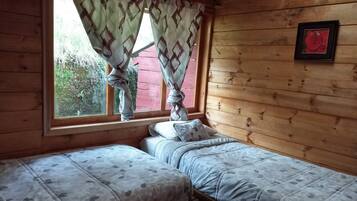 3 bedrooms, in-room safe, iron/ironing board, bed sheets