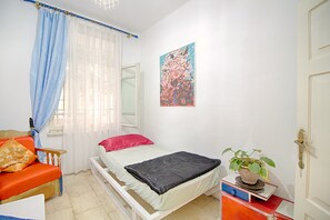 Decoración personalizada, muebles diferentes y wifi gratis
