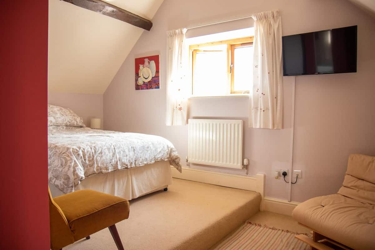 Deluxe Double Room (2 Adults + 1 Child) | Laptop workspace, iron/ironing board (on request), WiFi (free)