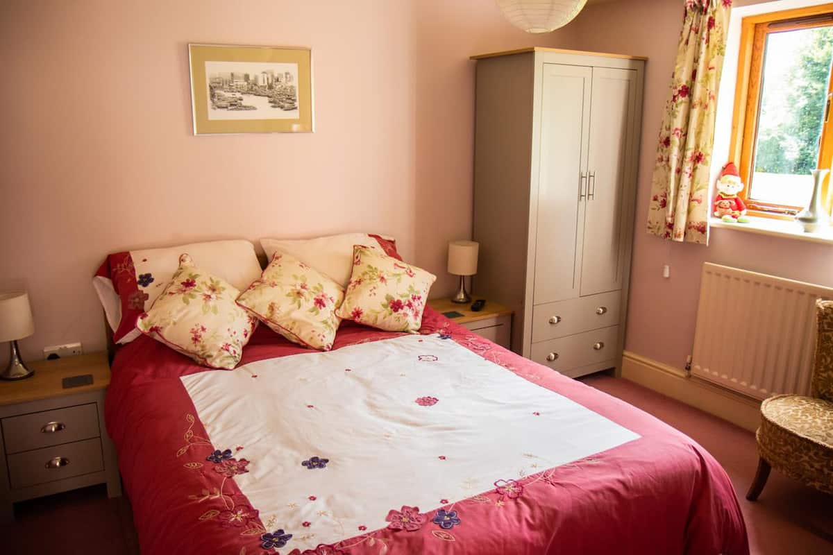 Deluxe Double Room | Laptop workspace, iron/ironing board (on request), WiFi (free)