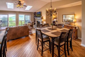 TV, fireplace, DVD player, table football - Mountain Cottage with Incredible Views (Seven Devils)