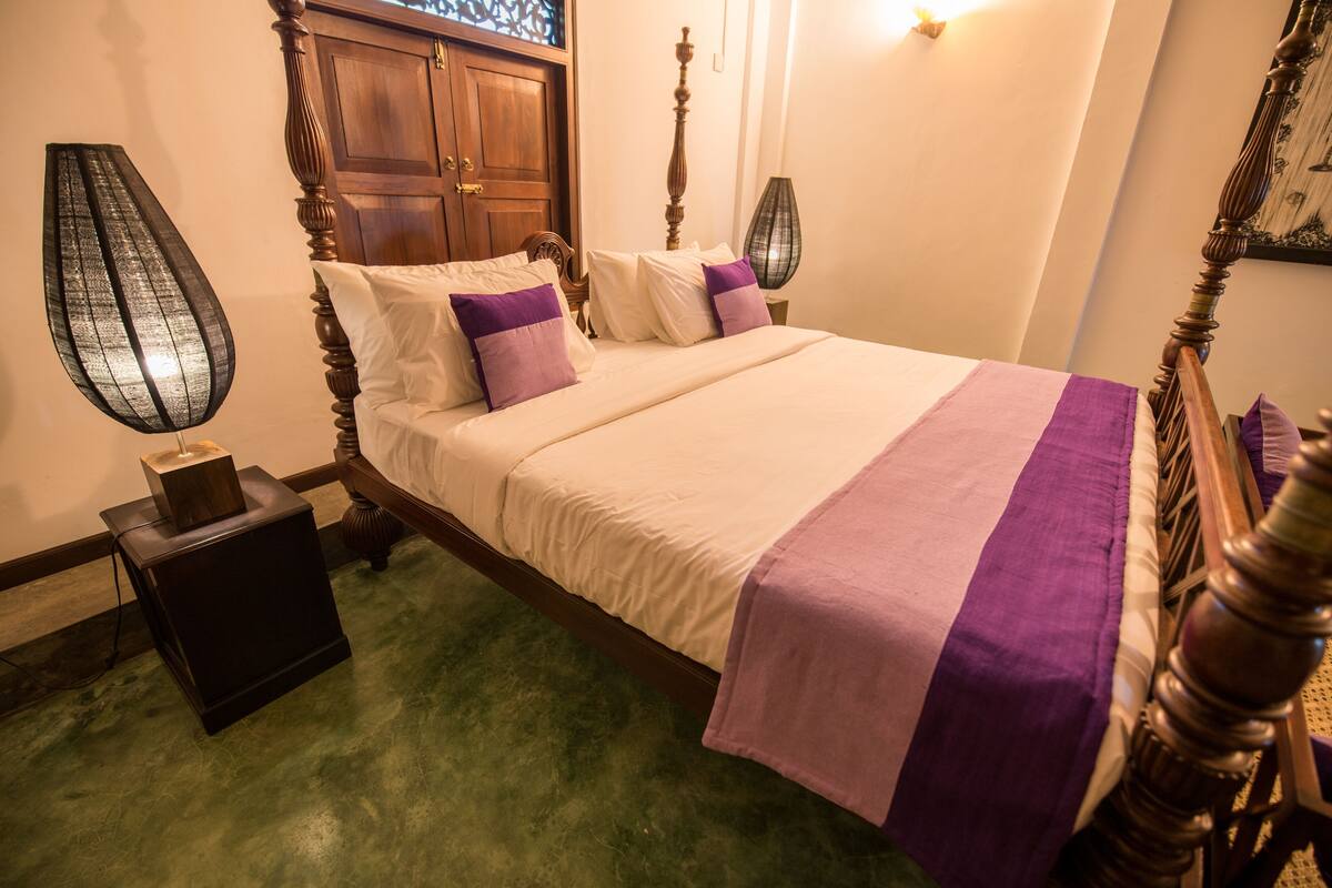 Hypo-allergenic bedding, in-room safe, blackout curtains, soundproofing
