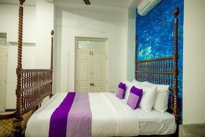 Hypo-allergenic bedding, in-room safe, blackout curtains, soundproofing