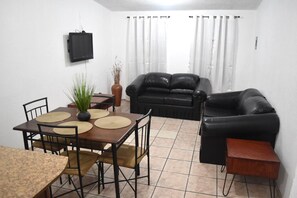 House | Living room | 32-inch LED TV with cable channels, TV - Casa Andares (Ciudad Juárez)