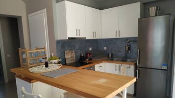 Villa familiar, 4 habitaciones, alberca privada | Cocineta privada | Refrigerador con congelador, microondas, horno y parrilla de estufa